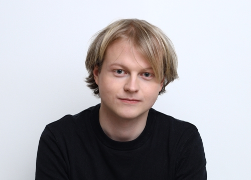 Från dröm till huvudroll i SVT serien The Pirate Bay - headshot1jpg